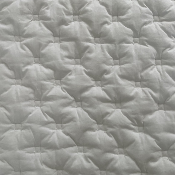 Pottery Barn 3 Piece Full Queen Reversible Cotton Quilt & 2 Standard Shams - Picture 2 of 8